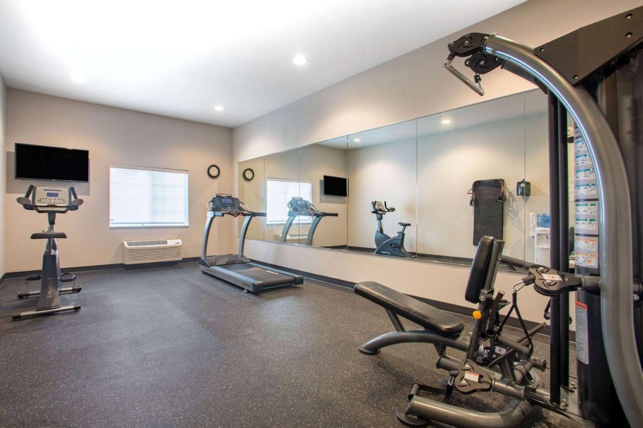 Microtel Inn & Suites By Wyndham Liberty Ne Kansas City Area Экстерьер фото